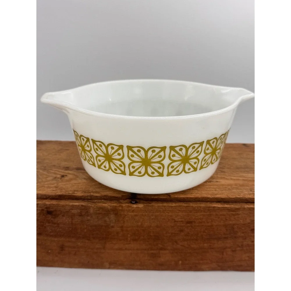 Pyrex Verde Square Flowers 474-B Casserole Dish 1.5 Qt White Milk Glass No Lid